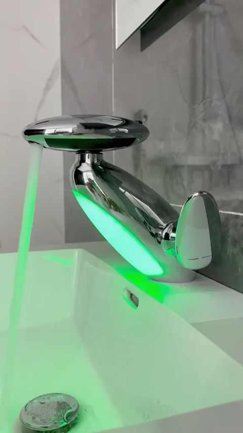 Şelale akışlı LED armatür videosu